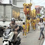 จราจร สน.ท่าพระ อำนวยความสะดวกขบวนแห่เทียนเข้าพรรษา วัดท่าพระ